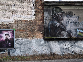 Berlin - Stralau -  Wenn Werbung auf Graffiti trifft